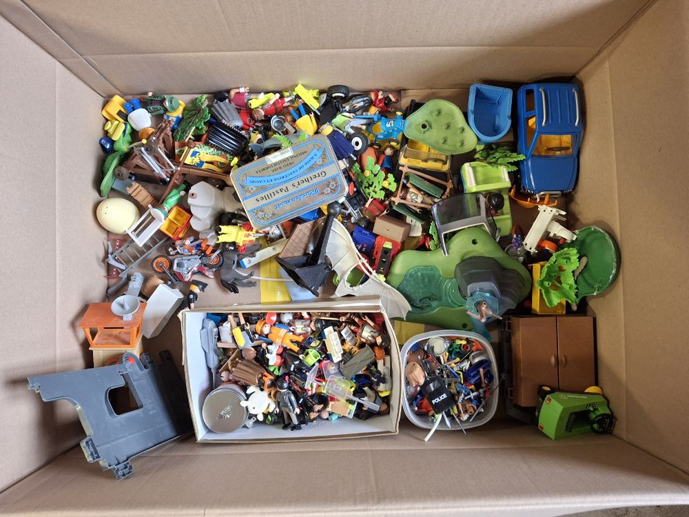Playmobil Jouets: Kiste mit sehr viel Playmobil – D'occasion à Aadorf par Greg19