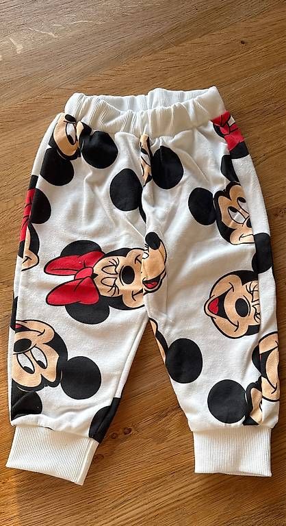 Completi: Mickey Maus Anzug Grösse 90 – Usato da Thayngen venduto da nad_tzt2 1