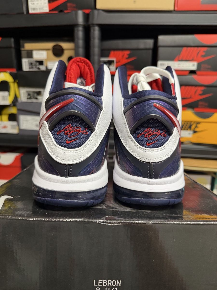 Nike Scarpe da uomo: Nike Lebron 8 Veterans Day (2010) – Nuovo (secondo la descrizione) da St-Légier-La Chiésaz venduto da Swoosh. 2