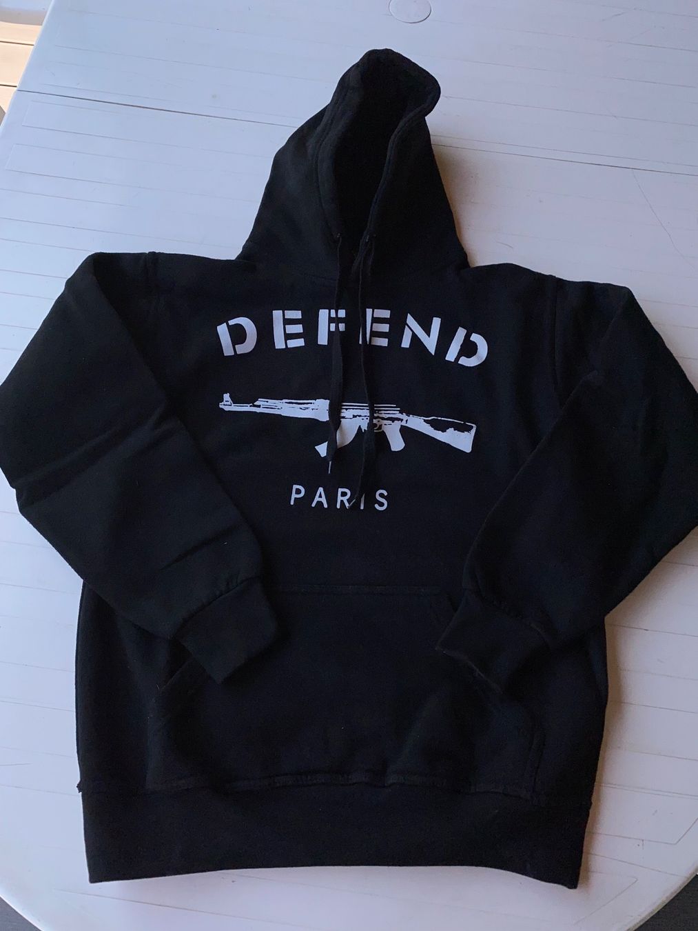 Pulls & Sweat-shirts: Sweat noir DEFEND – D'occasion à Porrentruy par fee_24