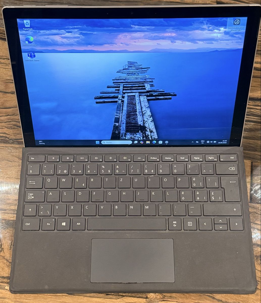 Microsoft Tablet PC: Microsoft Surface Pro 7 i5 8GB 256GB mit Dockingstation – Gebraucht aus Diepoldsau von Risa-94