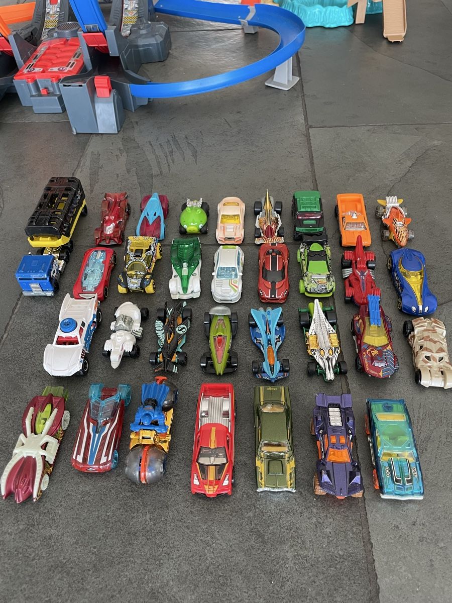 Hot Wheels Spielzeuge: Hot Wheels Bahnen und Autos – Gebraucht aus Zollikon von yul_5wgc 1