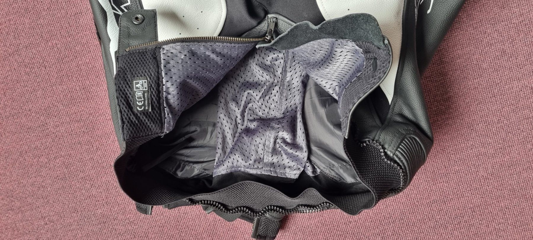 FLM Completi & Tailleur: Motorradkombi Leder FLM, neuwertig – Nuovo (secondo la descrizione) da Leimbach AG venduto da brudem 6