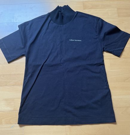 T-Shirt Zara schwarz Stehkragen