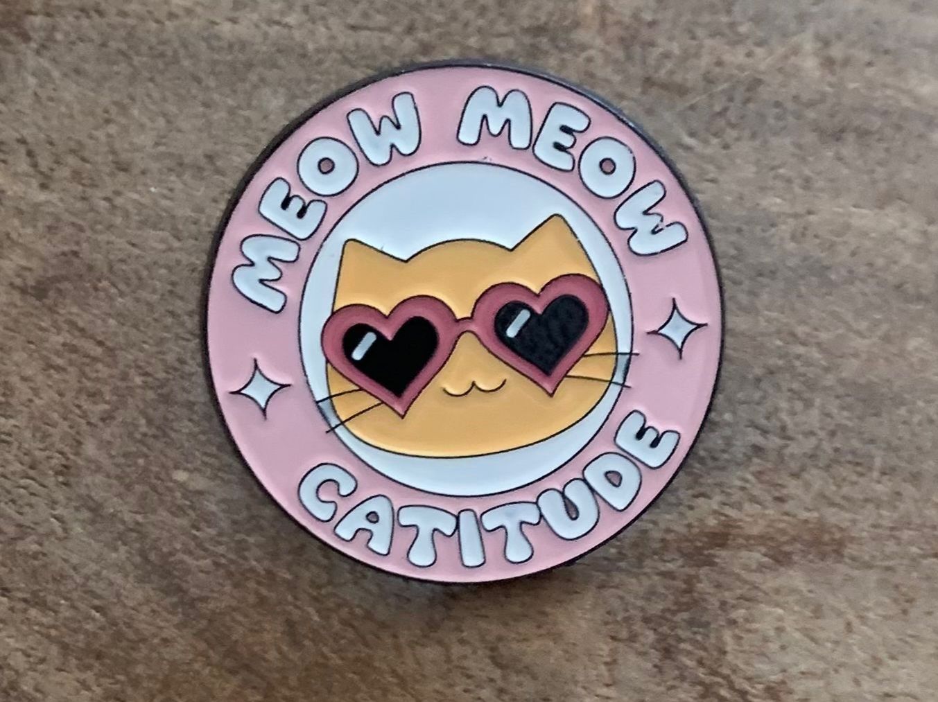 Placchette & Badge: Süsser Pin  Katze Catitude – Nuovo e nell'imballaggio originale da Geneve venduto da vane267