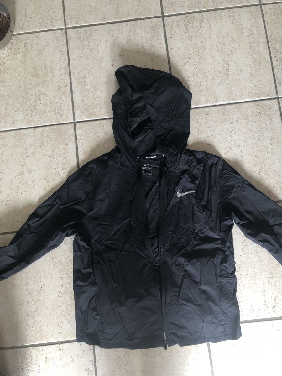 Nike Giacche: Nike Running - leichte Regenjacke - S – Usato da Chêne-Bourg venduto da sienna8245 2