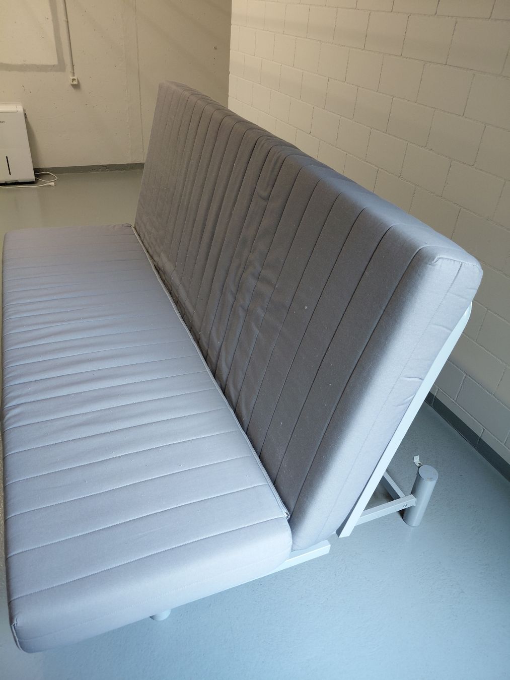 Divani: Sofabett mit Metallrahmen, funktioniert einwandfrei – Usato da Cham venduto da srb_26vq 6