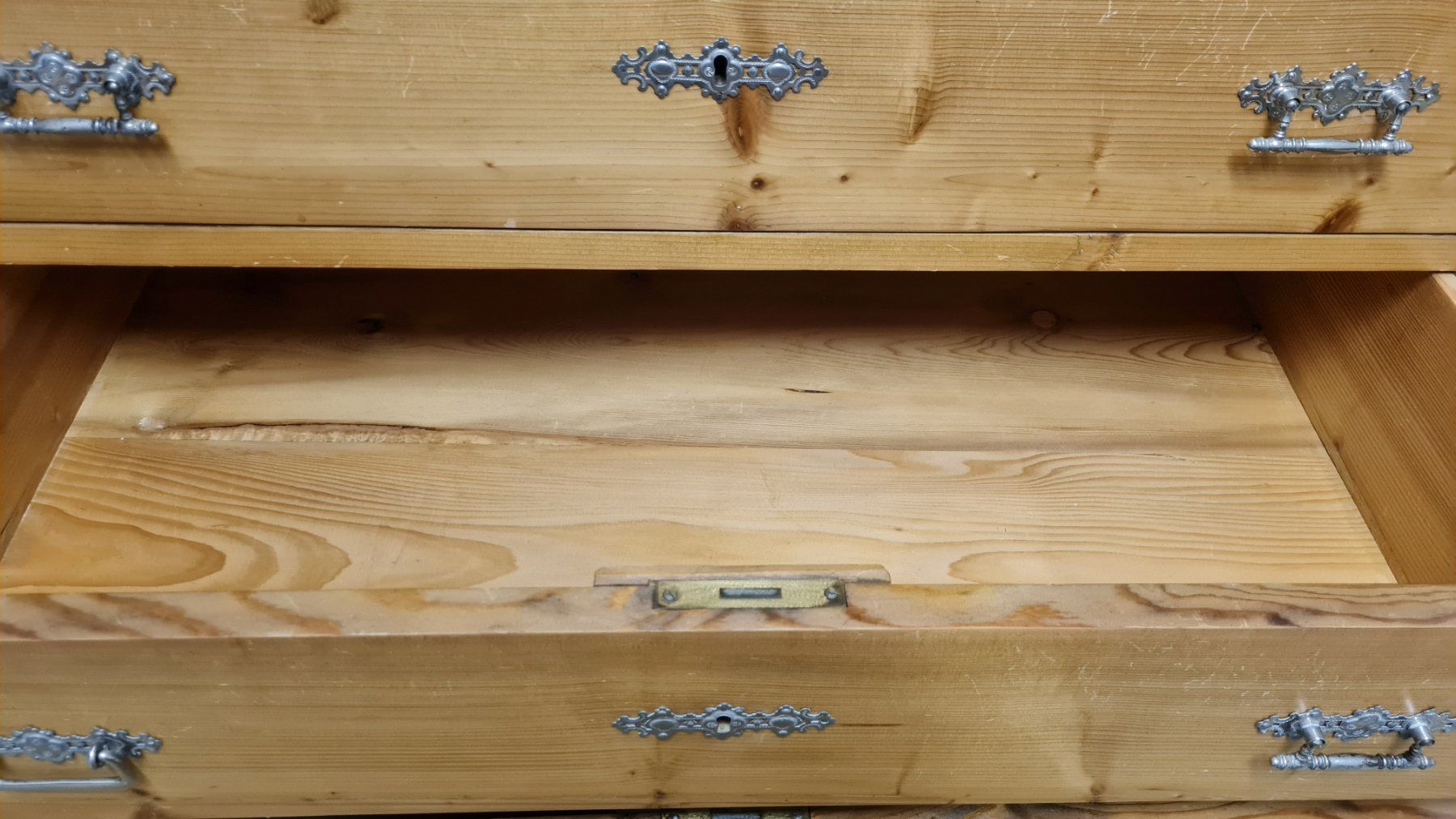 Kommoden: alte schöne Schubladen Kommode – Gebraucht aus Gossau SG von  5