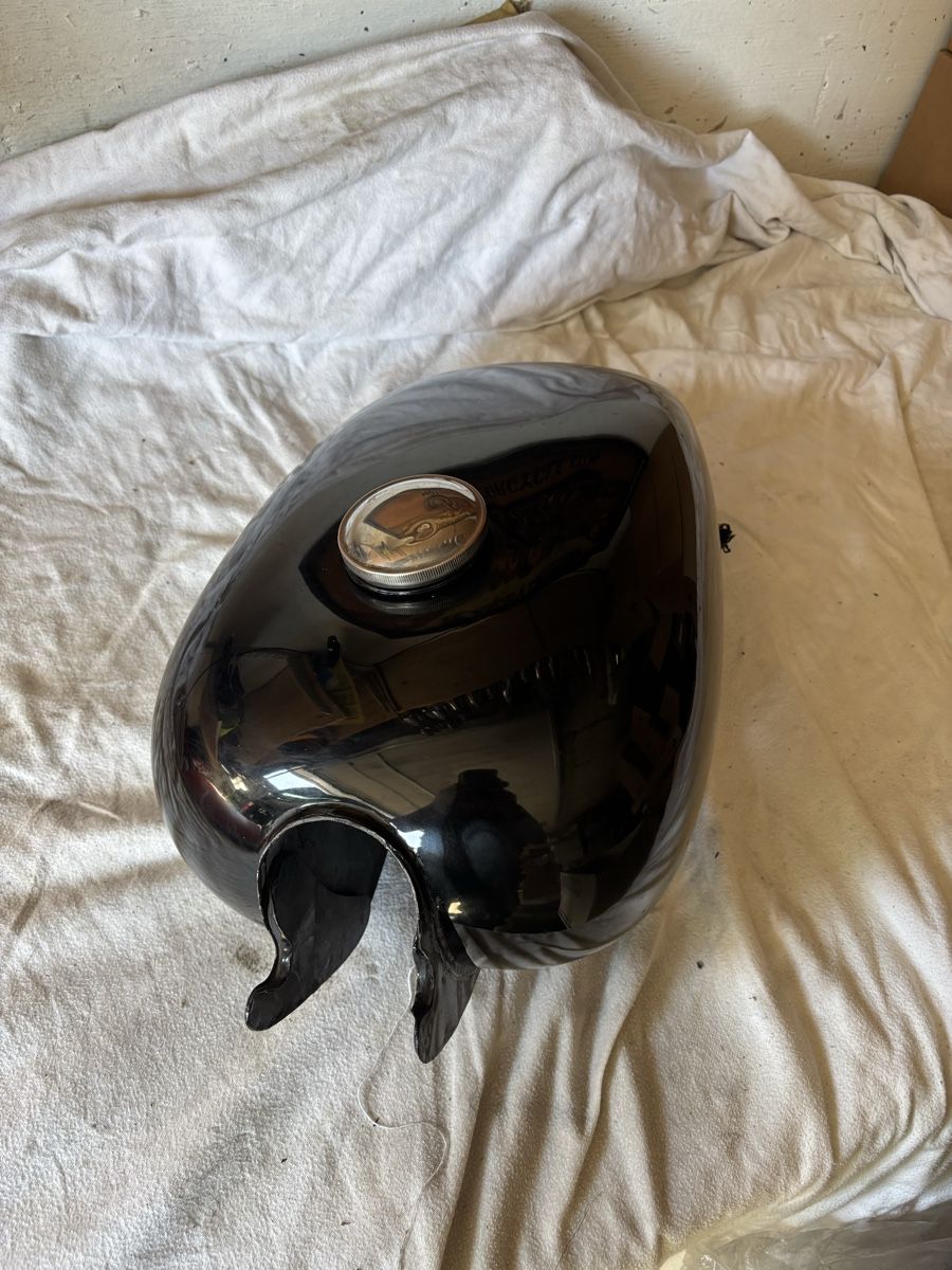 Harley-Davidson Tutti i ricambio per moto: Harley Davidson Benzintank Fx/fxr – Usato da Schötz venduto da Harley35 1