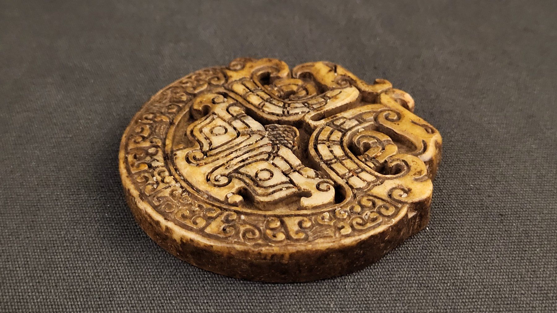 Figurines: Stein-Schnitzerei mit Drachenmotiv "VI" – D'occasion à Basel par spinne02 2