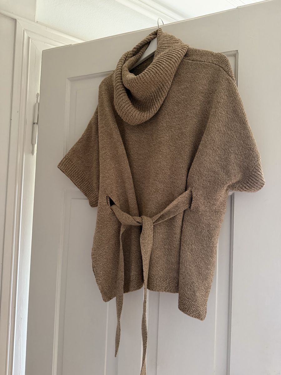 H&M Autres vêtements femmes: Damen Strickpullover/ Poncho beige Grösse – Neuf (Voir description) à St. Gallen par giu_5xcq