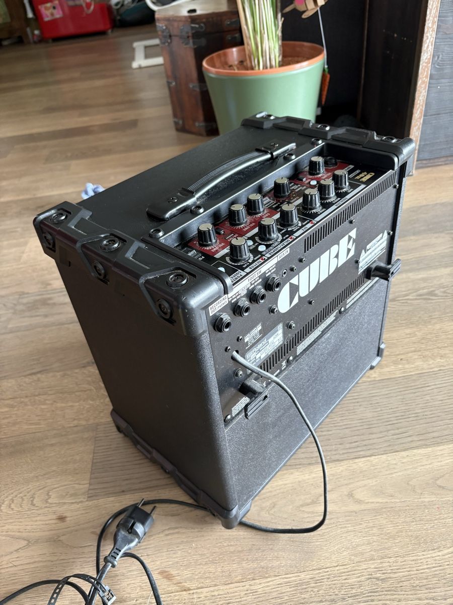 Roland Amplificatori: Roland Cube 40XL – Usato da Nyon venduto da Phoschi 2