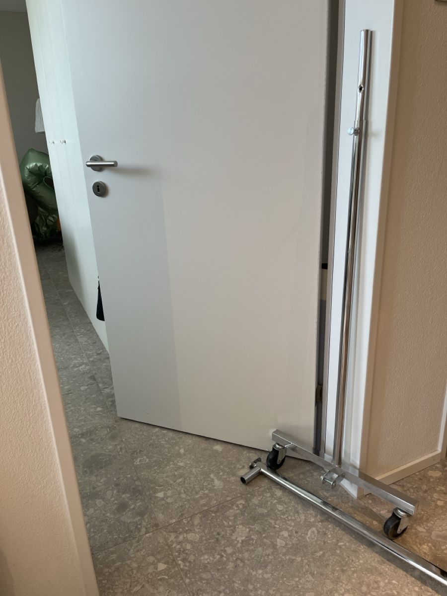 Pfister Garderobe: Kleiderständer Metall mit Rollen zerlegt – Gebraucht aus Bertschikon Gossau von cbelviso 2