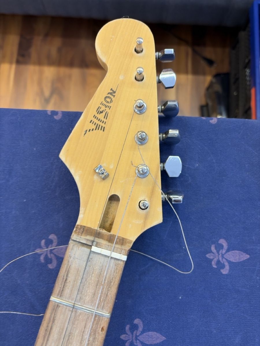 Instruments de musique: E Gitarre Vision  – D'occasion à Füllinsdorf par Rollex 2
