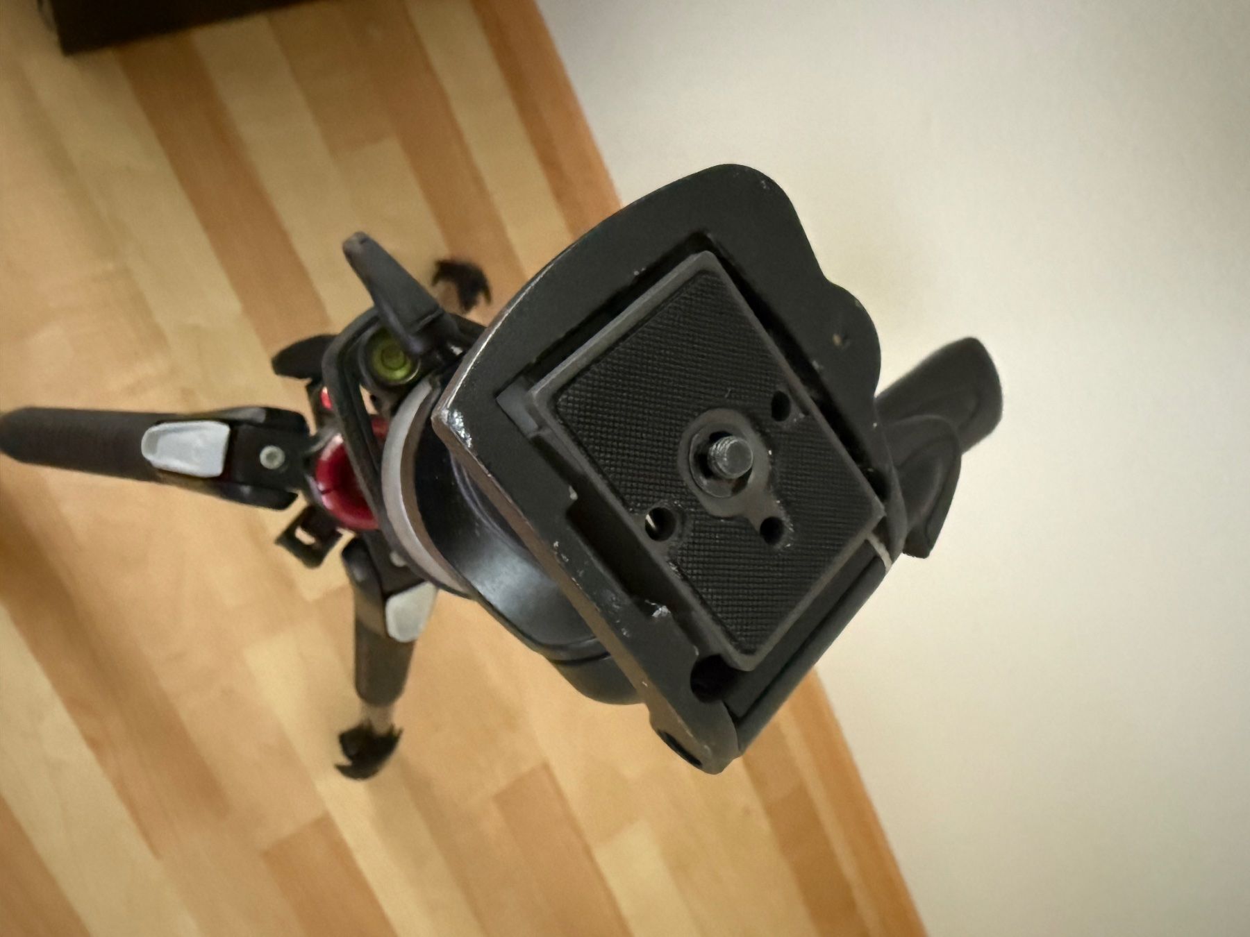 Manfrotto Stative & Stativköpfe: Manfrotto MT190XPRO3 Stativ mit 391RC2 Kopf – Gebraucht aus Horgen von Henrik_K 4