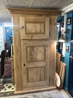 Schrank hoch massiv Tannenholz neu restauriert