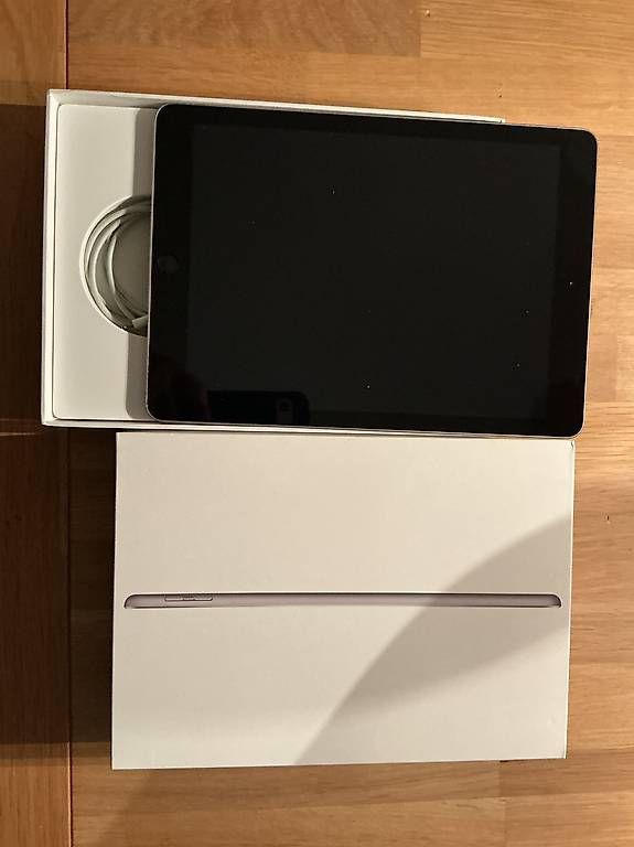 Tablet PC: iPad 5. Gen silber – Gebraucht aus Felsberg von blackbiker