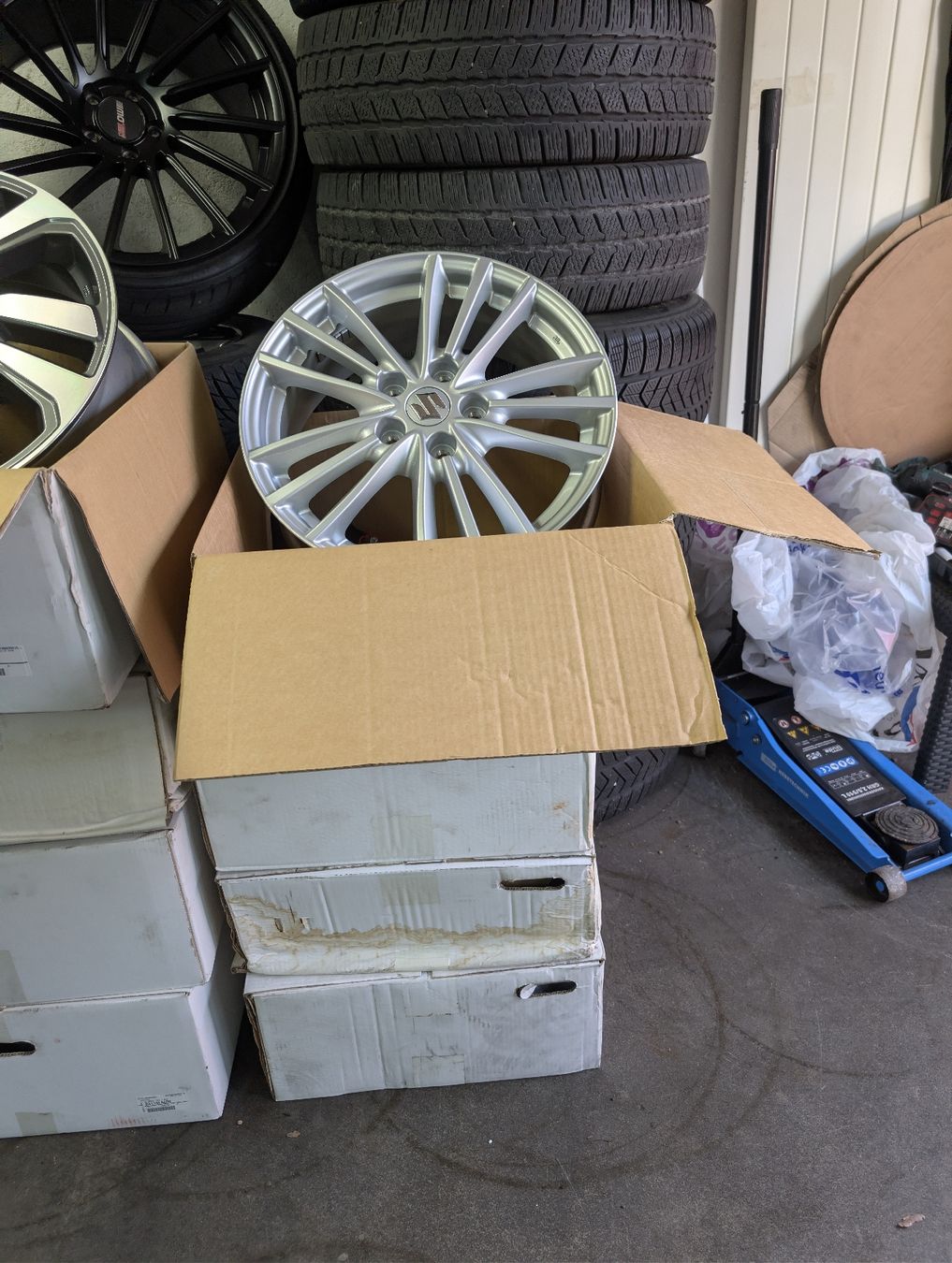 Cerchioni: Suzuki Felgen  – Nuovo e nell'imballaggio originale da Dürrenäsch venduto da Pneu-Idris 1
