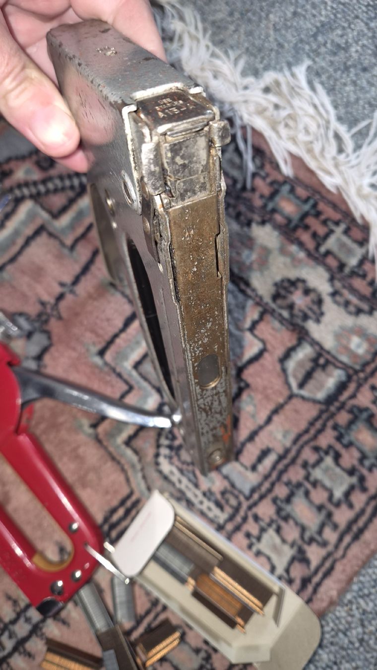 Tutti gli attrezzi: Tacker Set Handtacker diverse Klammern gebraucht – Usato da Kölliken venduto da MissesBossTop1 3