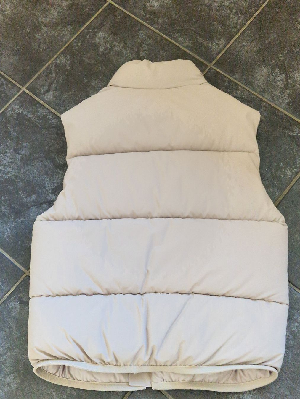 Zara Gilets: ZARA: Weste mit Steppfutter, regular fit (beige) – D'occasion à Wittenbach par Cgigi 1