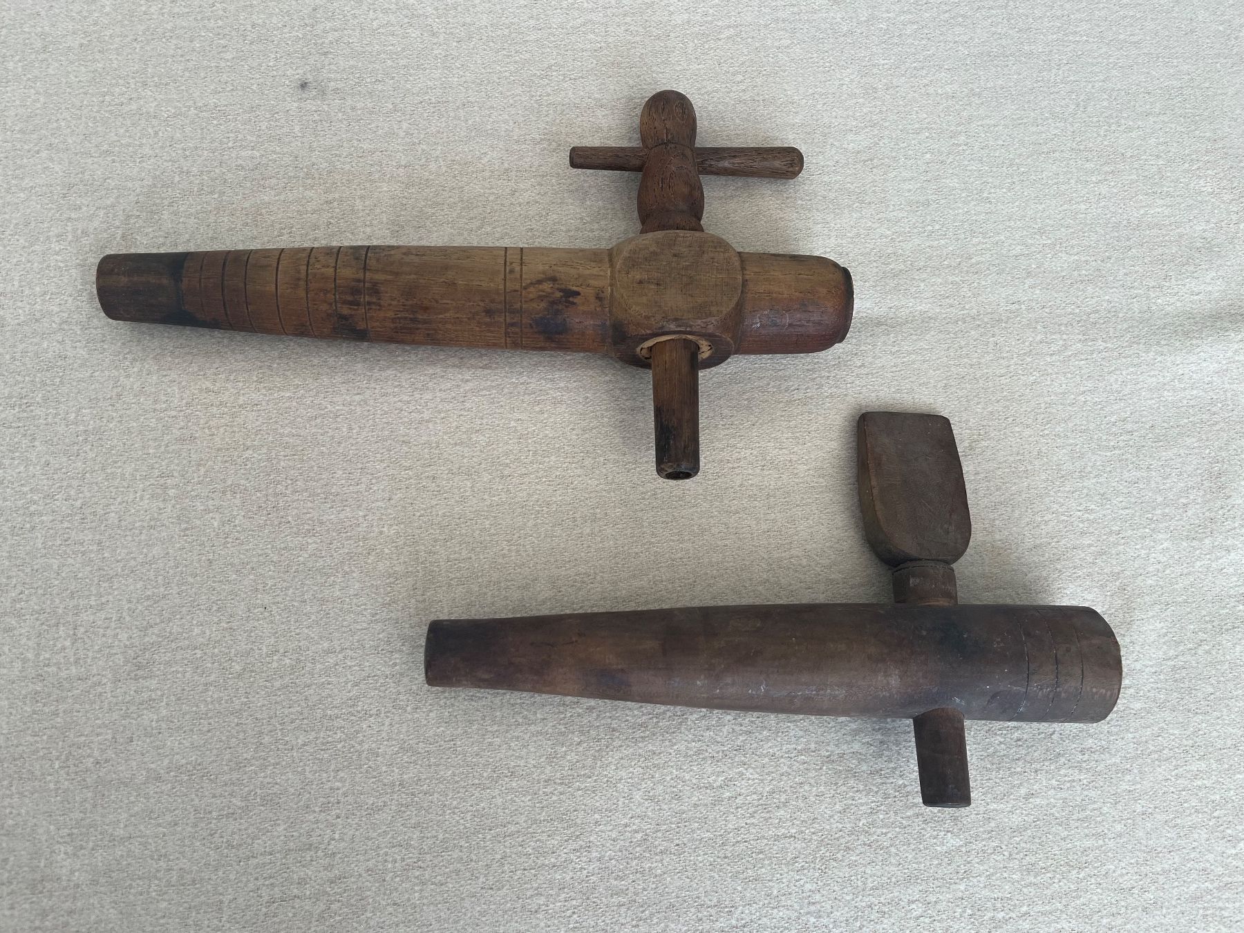 Accessori: 2 alte Holz-Zapfhähne gebraucht – Usato da Untervaz venduto da Xun 2
