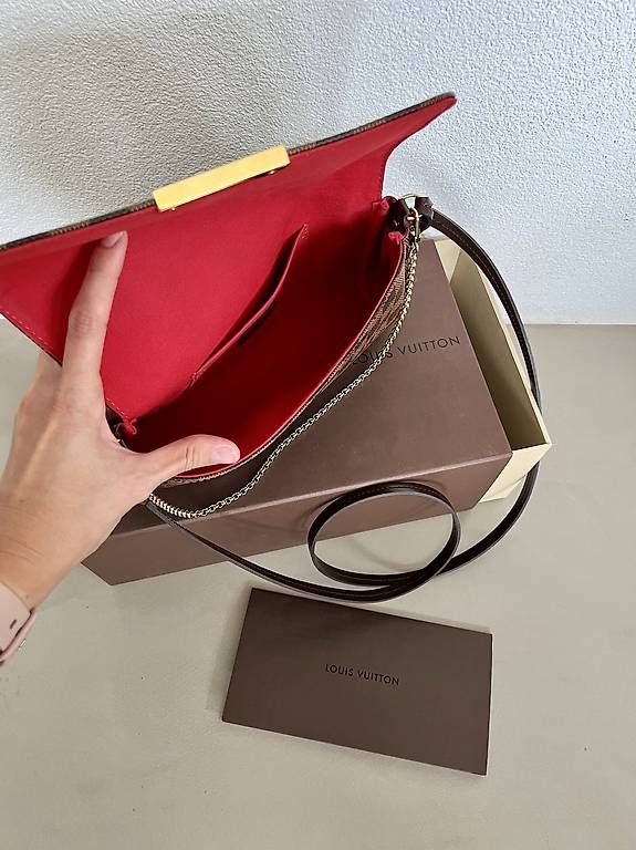 Borse da donna: Louis Vuitton Favorite Mm Damier Ebene – Usato da Pollegio venduto da OceaneBalaj 1