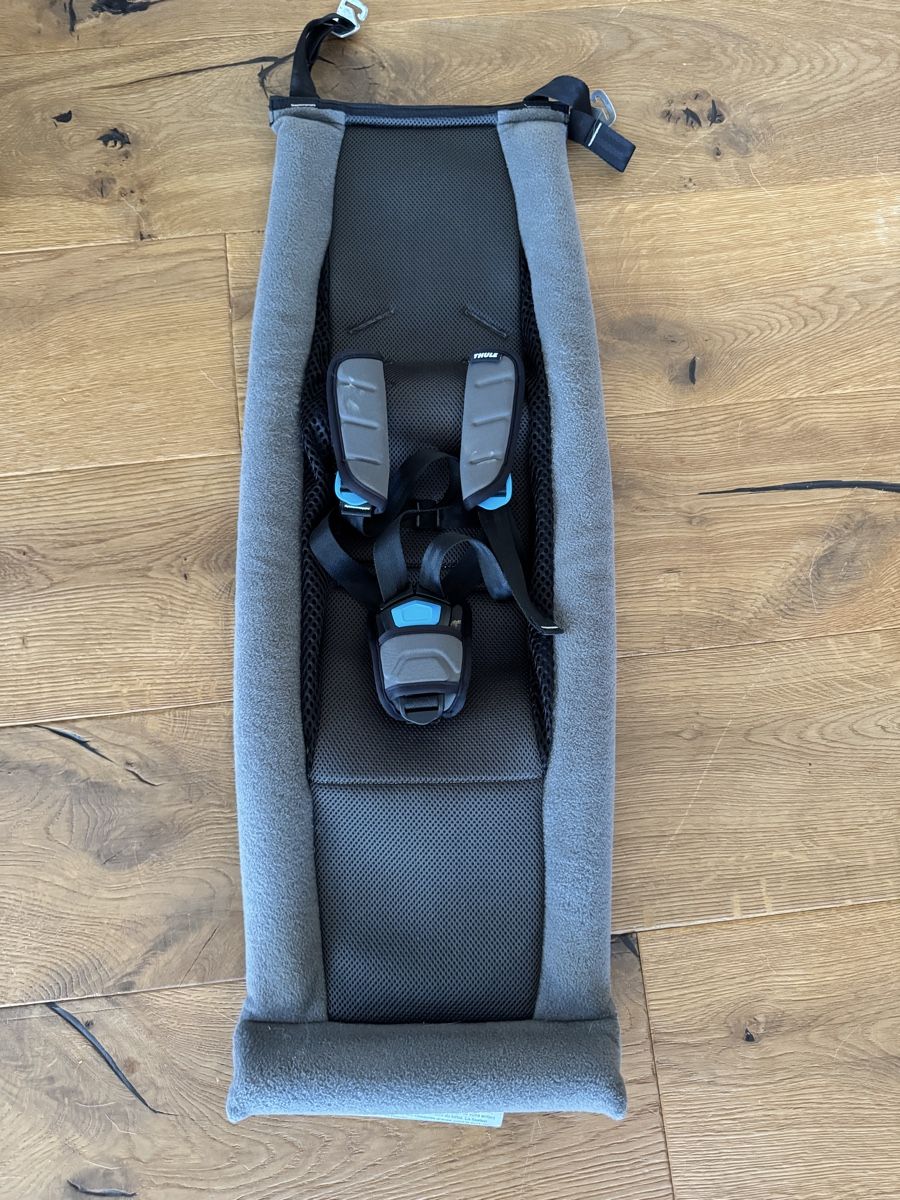 Thule Carrozzine: Thule Chariot Infant Sling grey used condition – Usato da Schwyz venduto da tom_xwn2