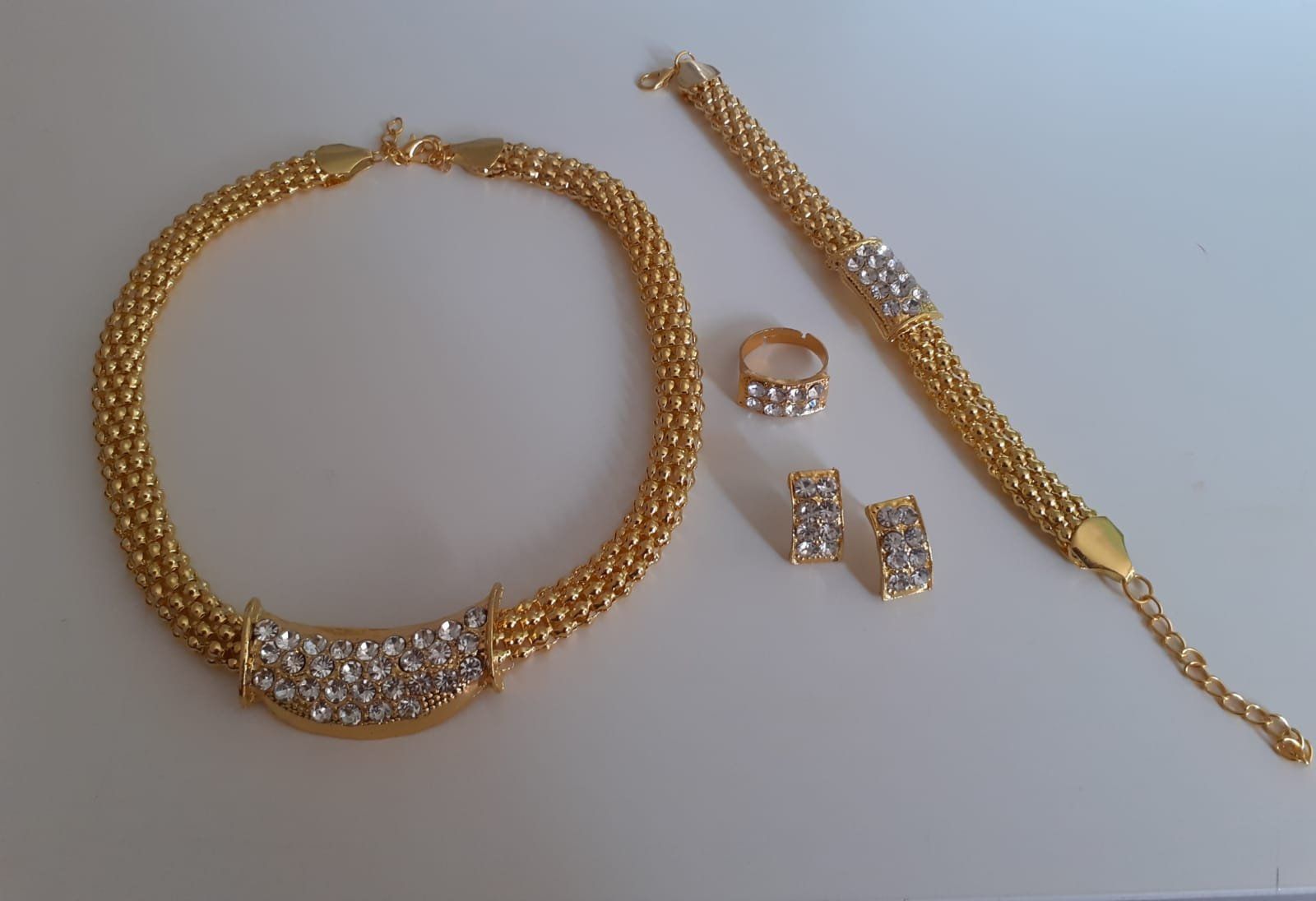 Altri gioielli: 4 teiliges Schmuck Set – Nuovo e nell'imballaggio originale da Stansstad venduto da kam_5wgj 1