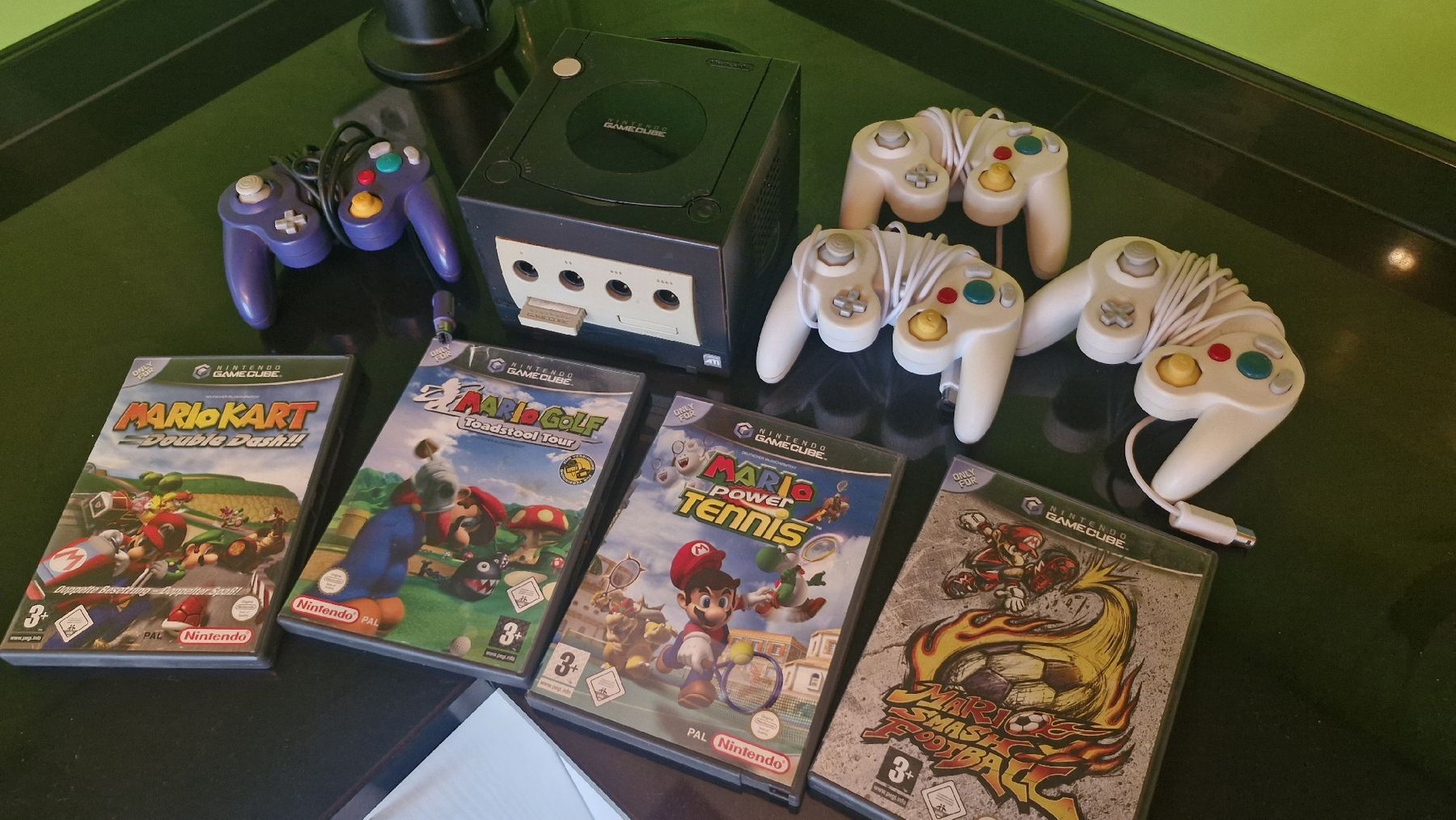 Nintendo Konsolen: Nintendo Gamecube mit Games und 4 Controller – Gebraucht aus Sachseln von turbogeiss