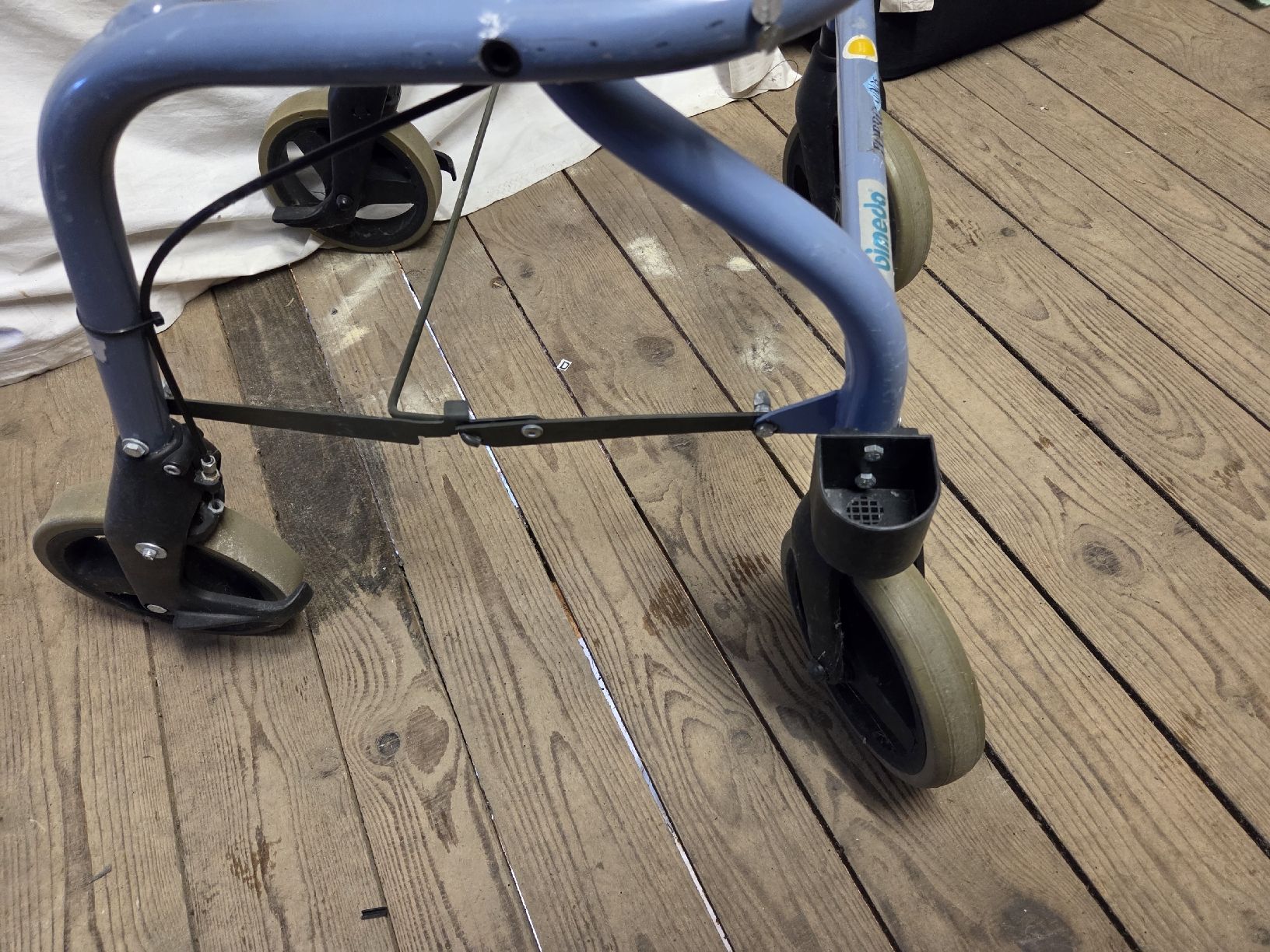 Gehhilfen: Rollator – Gebraucht aus Wädenswil von weihpos 3
