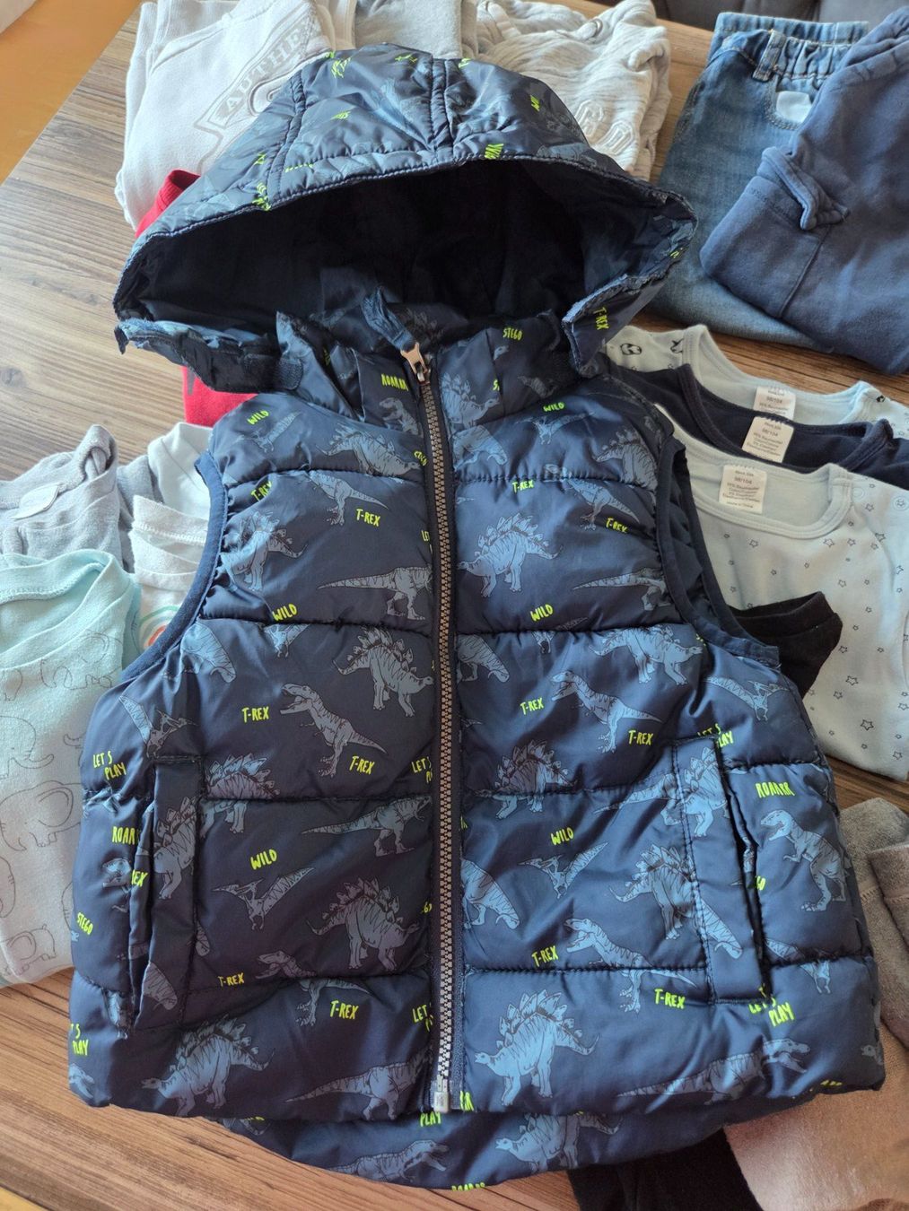 Lotti & Set di vestiti: Herbst/Winter/Frühling Set Junge Grösse 98 – Usato da Rupperswil venduto da ecko_red 1
