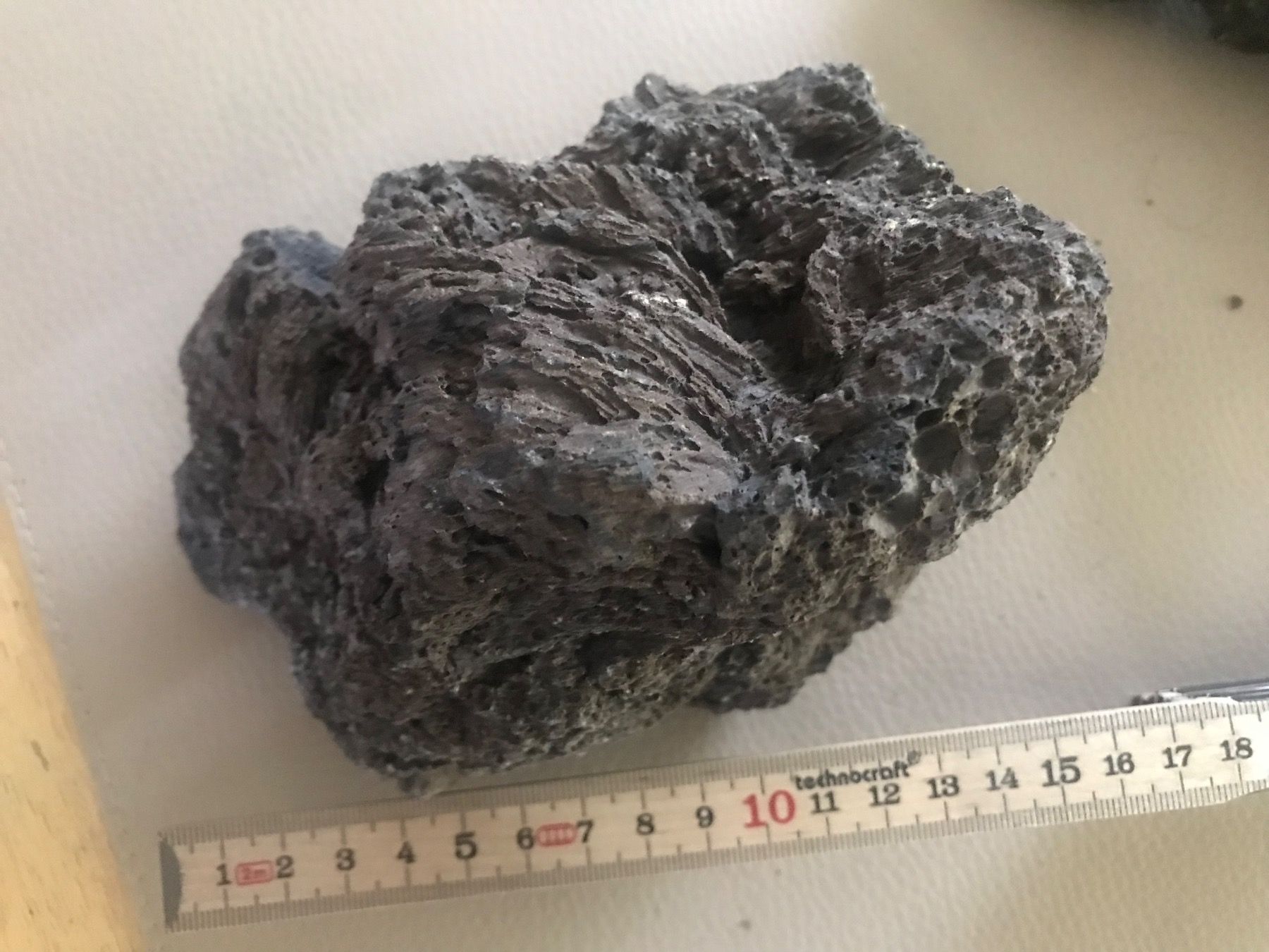 Minerali & Pietre curative: 2 Schöne Lavasteine – Usato da Oberwil BL venduto da elk_wf5x 2