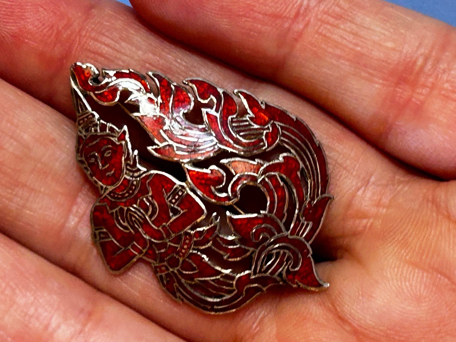 Broschen & Nadeln: Silberbrosche rot emailliert Indonesien (4cm) – Gebraucht aus Dittingen von Bellevista