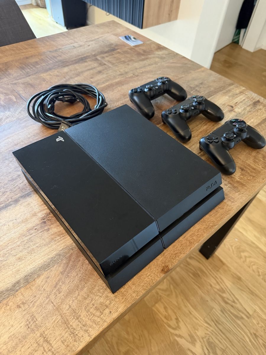 Sony Konsolen: Sony PlayStation 4 inkl. 3 Controller – Gebraucht aus Walchwil von lion1366 2