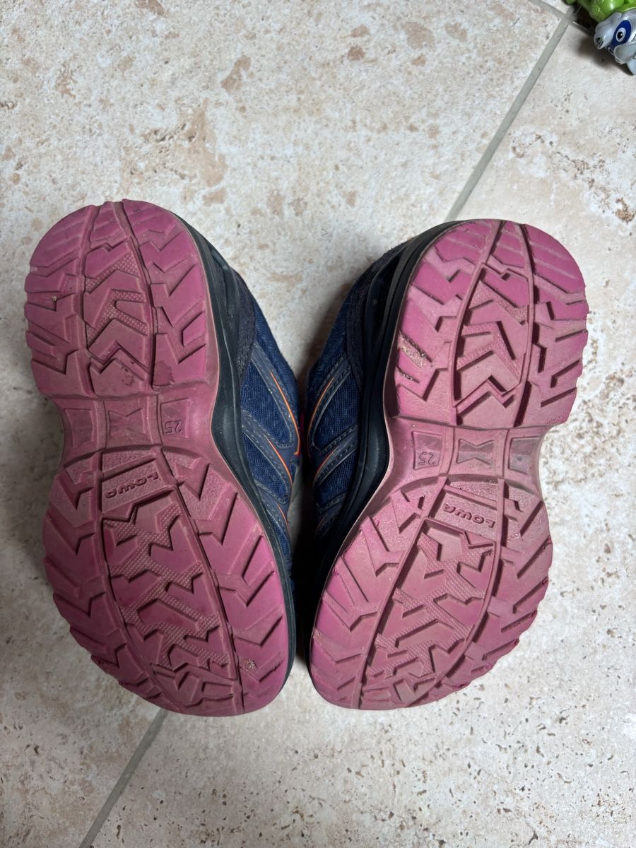 Lowa Chaussures hommes: Lowa Wanderschuhe Gore-Tex Kinder Grösse 25 – D'occasion à Ennetbaden par Cornelia119 1
