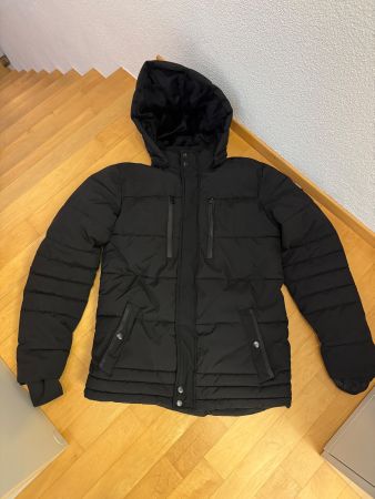 Winterjacke schwarz, mit abnehmbarer Kapuze, Gr. 170/176