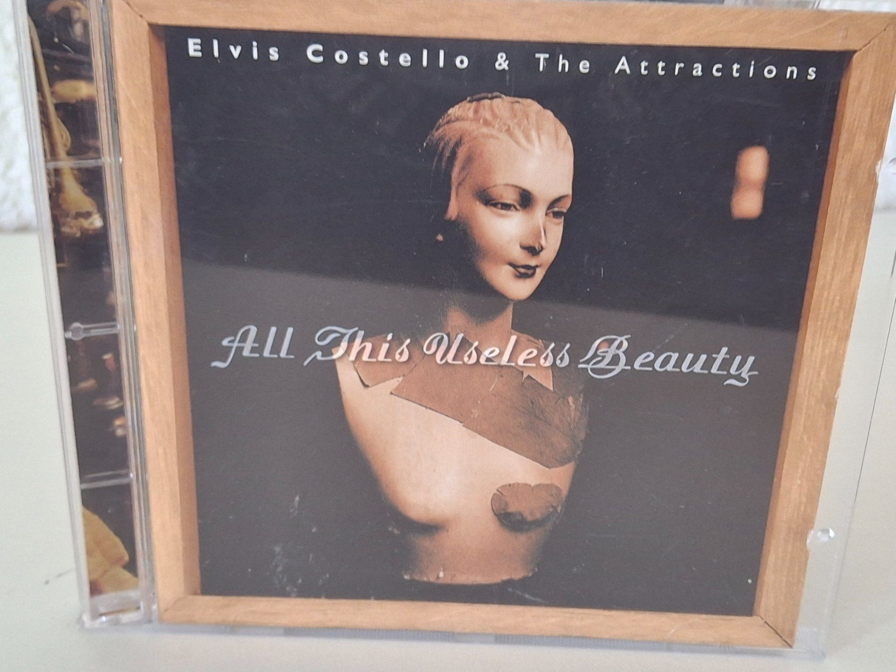 CD: CD Elvis Costello & Attractions - All This Useless Beauty – Usato da Aarberg venduto da Jackup1