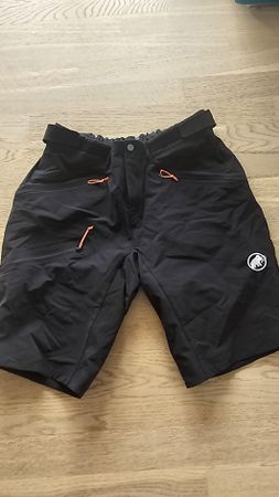 Mammut Shorts schwarz Grösse 56 sehr guter Zustand