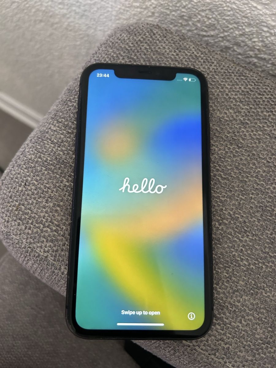 Apple Telefoni cellulari / Smartphones: iPhone 11 Noir 128GB avec boite et accessoires – Usato da Vilars NE venduto da Lau_Vth