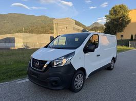 NISSAN NV 300