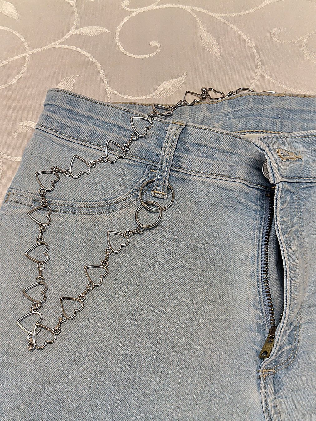 H&M Pantaloni: hellblaue Jeans Flared Leg mit Schmuck Gr 164 H&M – Usato da Brüttisellen venduto da kikaninchen79 2