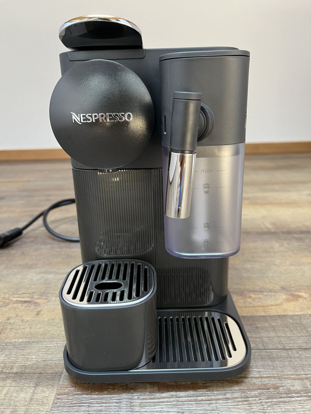 De'Longhi Macchine per caffè & Macchine per espresso: De'Longhi Lattissima One – Usato da Grosshöchstetten venduto da Professio7 1