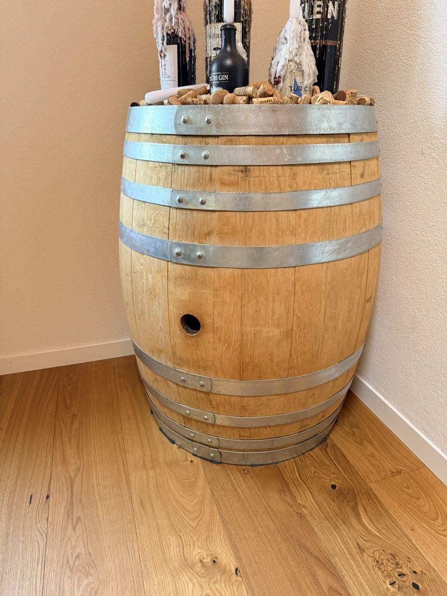 Autres: Holzfass als Tisch oder Deko – D'occasion à Wolfhausen par Swader72