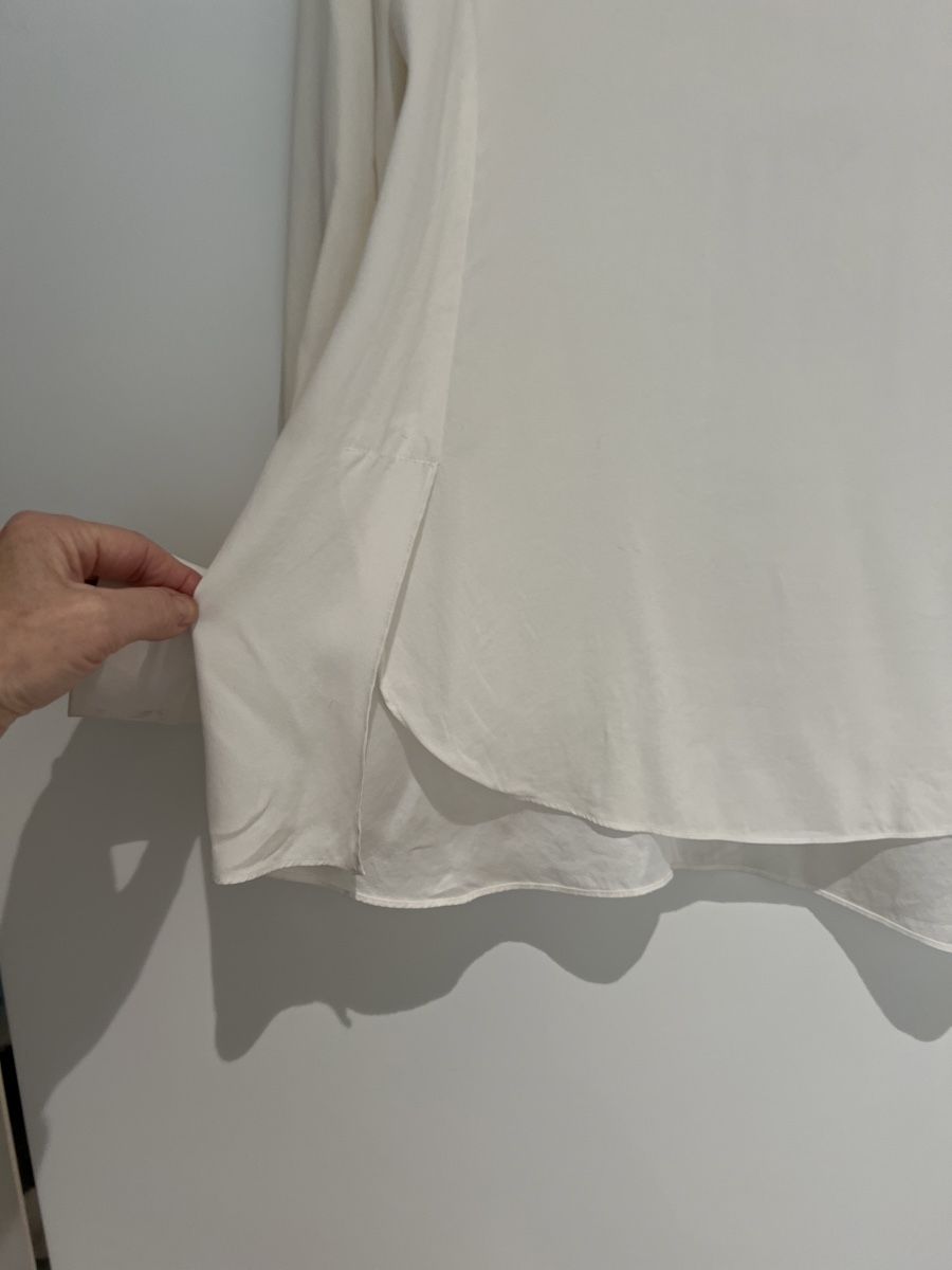 Blusen: Bluse reine Seide Gr 38 offwhite – Gebraucht aus schaan von Ak9jg8 1