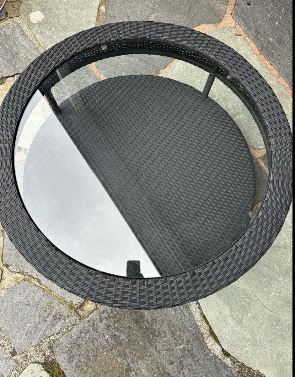 Tavoli: Runder Gartentisch mit Glasplatte – Usato da Bern venduto da Leeeonie