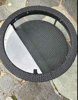 Runder Gartentisch mit Glasplatte