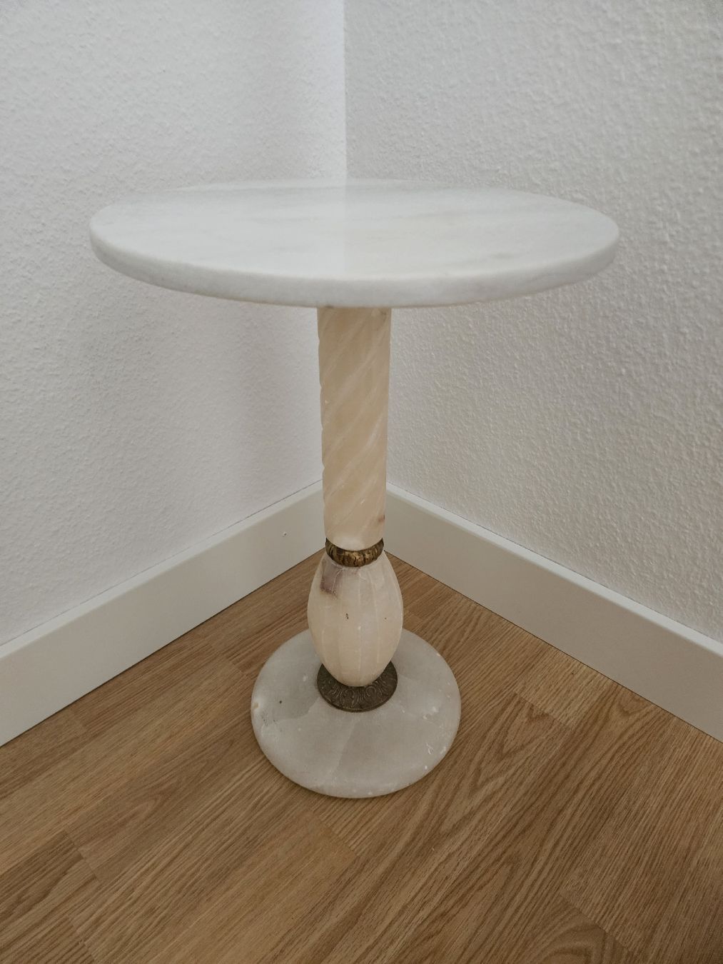 Tables: Säule Couchtisch Vintage – D'occasion à Rickenbach b. Wil par pookie 1