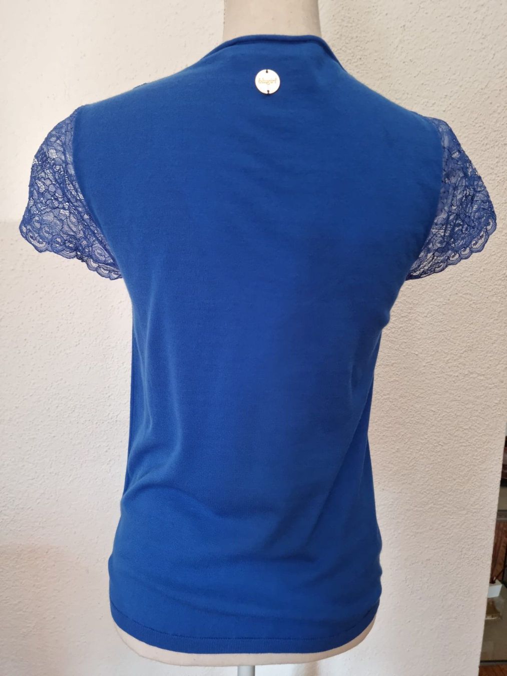 T-shirt: Wunderschönes "Bluegirl" Strickshirt mit Spitzen - Gr. S – Usato da Schneisingen venduto da backstore24 1