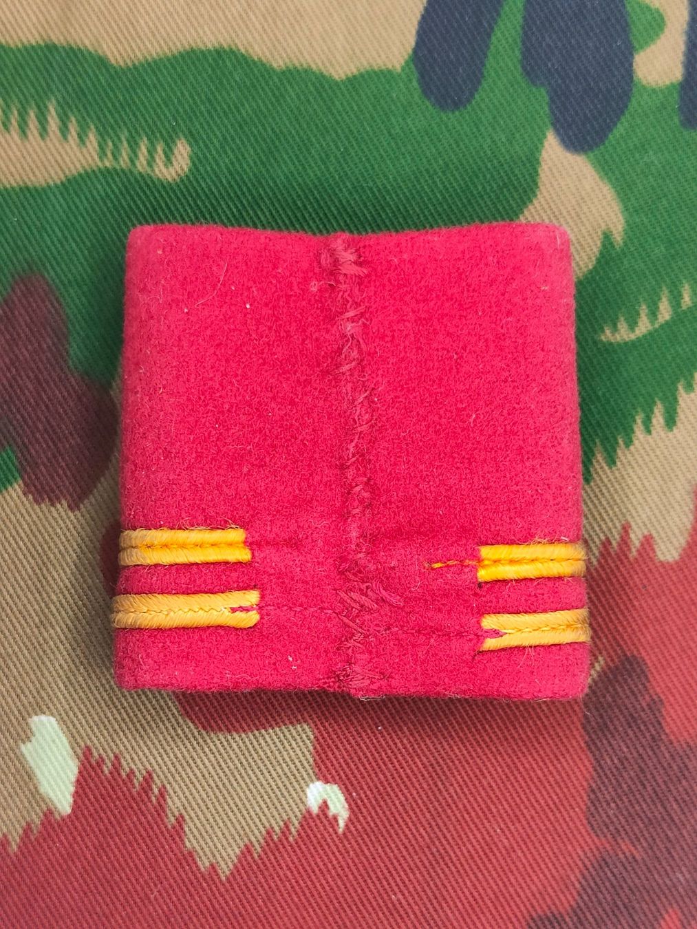 Schweizer Armee Placchette & Badge: Schulterpatte Oberleutnant Bat 4 – Usato da Bauma venduto da SwissMilitaria 1