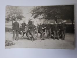 Alte Fotografie Uniformierte Soldaten mit Geschütz  R28